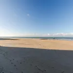 Huswell - Modern Apartment Near The Beach